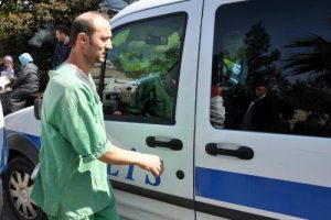 "Eşimi yoldan &ccedil;ıkarıyorsun"