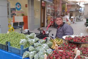 Engelli Adem ailesine bakıyor
