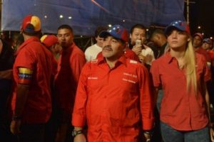 Maradona tarafını se&ccedil;ti