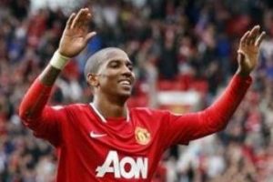Ashley Young iki hafta yok