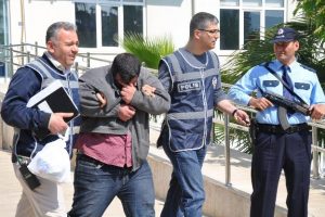 Uyuşturucu satıcıları su&ccedil;&uuml;st&uuml; yakalandı