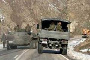 M&uuml;himmat taşıyan araca trafik kurşunu