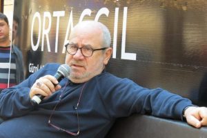 B&uuml;lent Orta&ccedil;gil, hayranlarıyla sohbet eti