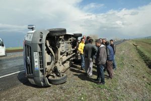 Minib&uuml;s takla attı: 5 yaralı