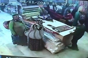 &Ccedil;arşaf hırsızları kameraya takıldı