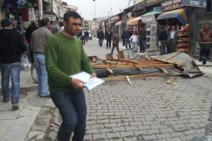 İşyerinin &ccedil;atısı fırtınaya dayanamadı