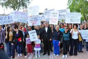 Kadına şiddet protesto edildi