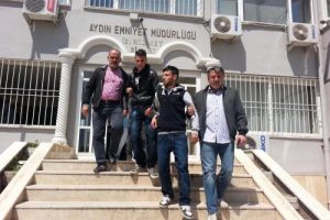 &Ouml;ğrencileri gasp eden 4 kişi yakalandı