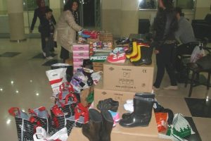Ayakkabılı yardım konseri