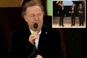 Kayahan: Atat&uuml;rk ve silah arkadaşlarını ayakta alkışlıyorum