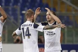 Fenerbah&ccedil;e rakipleriyle alay ediyor