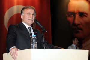 Şahin &ccedil;ıkış yolunu g&ouml;sterdi