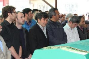 &Ccedil;ağlar &ouml;ğretmen Uşak'ta toprağa verildi