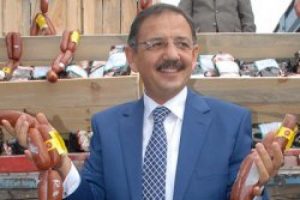 Kılı&ccedil;daroğlu'ndan aldığı tazminatı Tunceli'de dağıtacak
