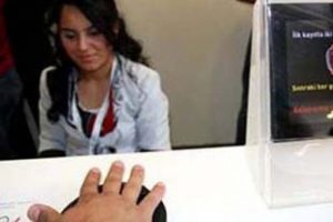 Biyometrik kimliğe ge&ccedil;iş 1 yıl uzatıldı