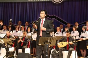 Karacaoğlan t&uuml;rk&uuml;leriyle anıldı
