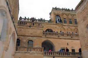 &Ccedil;&ouml;z&uuml;m s&uuml;reci Midyat'a yaradı