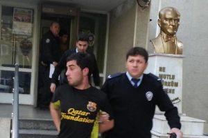 &Ccedil;alıntı motosikletle trafik polisine &ccedil;arptılar