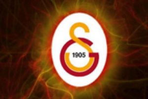 D&uuml;nya yıldızını kafaya koydu!