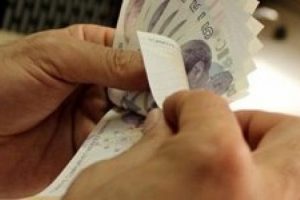 Bankaya &ouml;dediği ekspertiz &uuml;cretini geri aldı