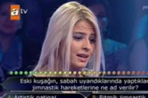 Kenan Işık g&uuml;zel g&ouml;rd&uuml; m&uuml; laf sokmadan edemiyor