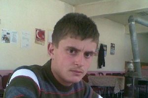 Babasının av t&uuml;feğini temizlerken kendisini vurdu