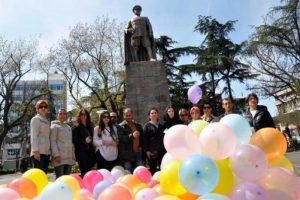 Hayvanseverlerden balonlu eylem