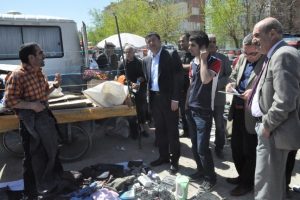 Milletvekili Ağbaba, ikinci el eşya pazarını ziyaret etti