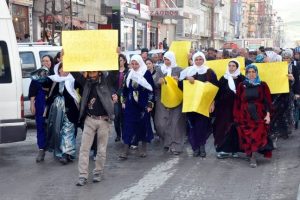 Y&uuml;ksekova'da 'KCK' operasyonları protestosu