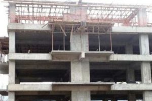 İnşaattan d&uuml;şen &ouml;z&uuml;rl&uuml; gen&ccedil; hayatını kaybetti