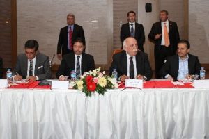 Bakan'dan yanan okula betonarme s&ouml;z&uuml;