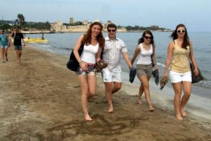 Kızkalesi'ne turist akını başladı