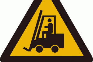 Talihsiz iş&ccedil;i forklift altında kaldı