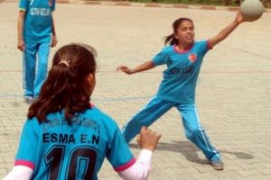 Kız &ouml;ğrencilerin hayatı hentbolla değişti