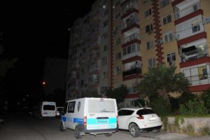 Yatak odasında intihar etti