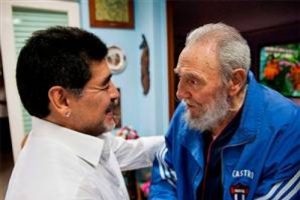 Maradona'dan 'eski dostu' Castro'ya ziyaret