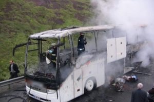 40 yolcu yanmaktan son anda kurtuldu