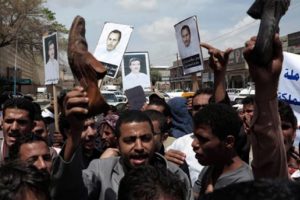Yemenli iş&ccedil;ilerin Suudi Arabistan'a isyanı