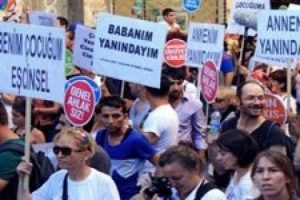 Milletvekillerine &ouml;zel eşcinsel film g&ouml;sterimi