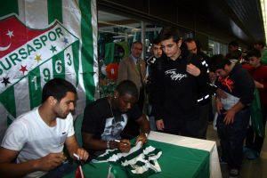 Bursasporlu futbolcular taraftarlar ile buluşacak