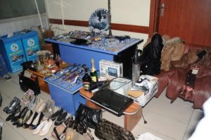 7 ilde onlarca evi soydular