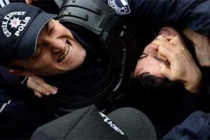 Meclis &ouml;n&uuml;nde Y&Ouml;K protestosu: 11 g&ouml;zaltı