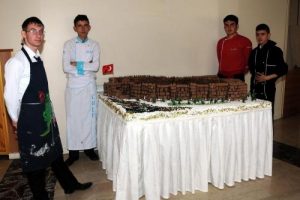 Tarihi Kayseri kalesi pasta oldu