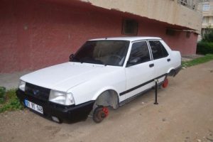 9 otomobil lastiğini &ccedil;aldı