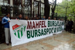 Bursasporlu taraftarlar Mahfel i&ccedil;in toplandı