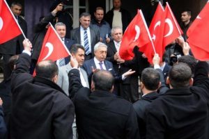 Akil İnsanlara b&uuml;y&uuml;k tepki