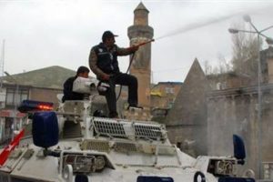 Bu kez g&uuml;l suyu sıktı
