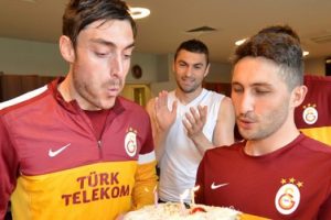 Riera'ya s&uuml;rpriz doğum g&uuml;n&uuml;