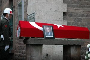 Emekli Pilot Albay son yolculuğuna uğurlandı