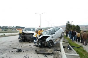 Esrarengiz kaza: 1 &ouml;l&uuml; 2 yaralı